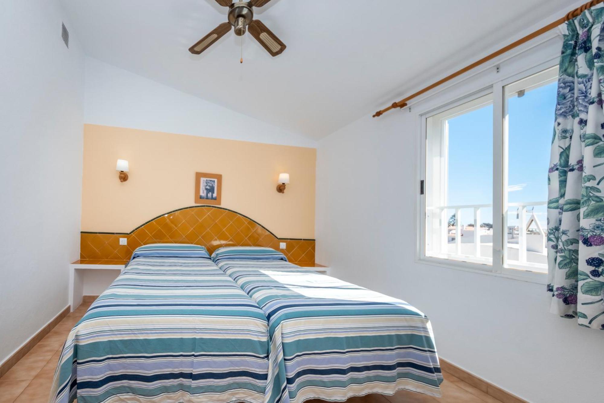 Apartamentos Sol Ponent Cala Blanca  Ngoại thất bức ảnh