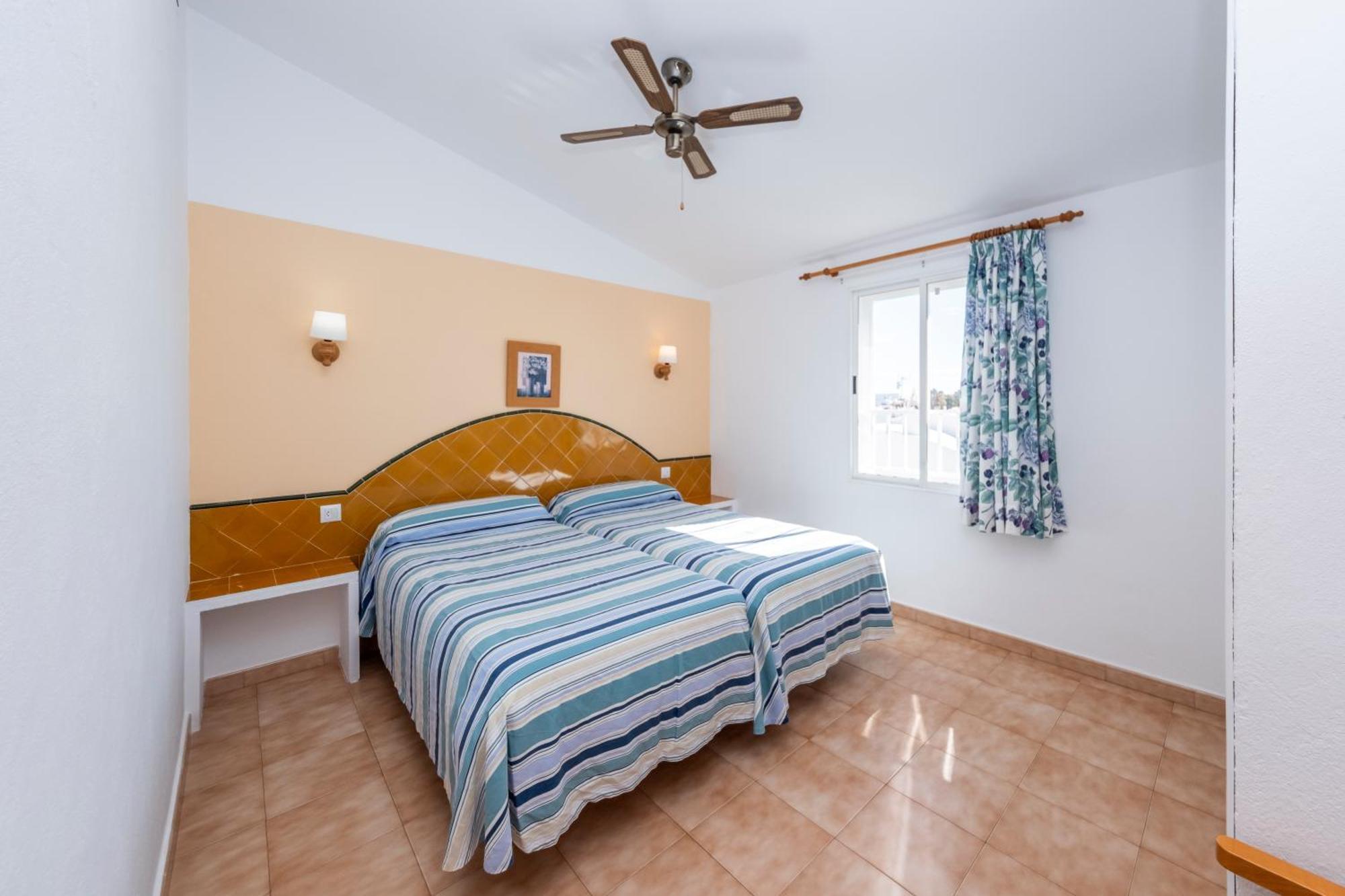 Apartamentos Sol Ponent Cala Blanca  Ngoại thất bức ảnh