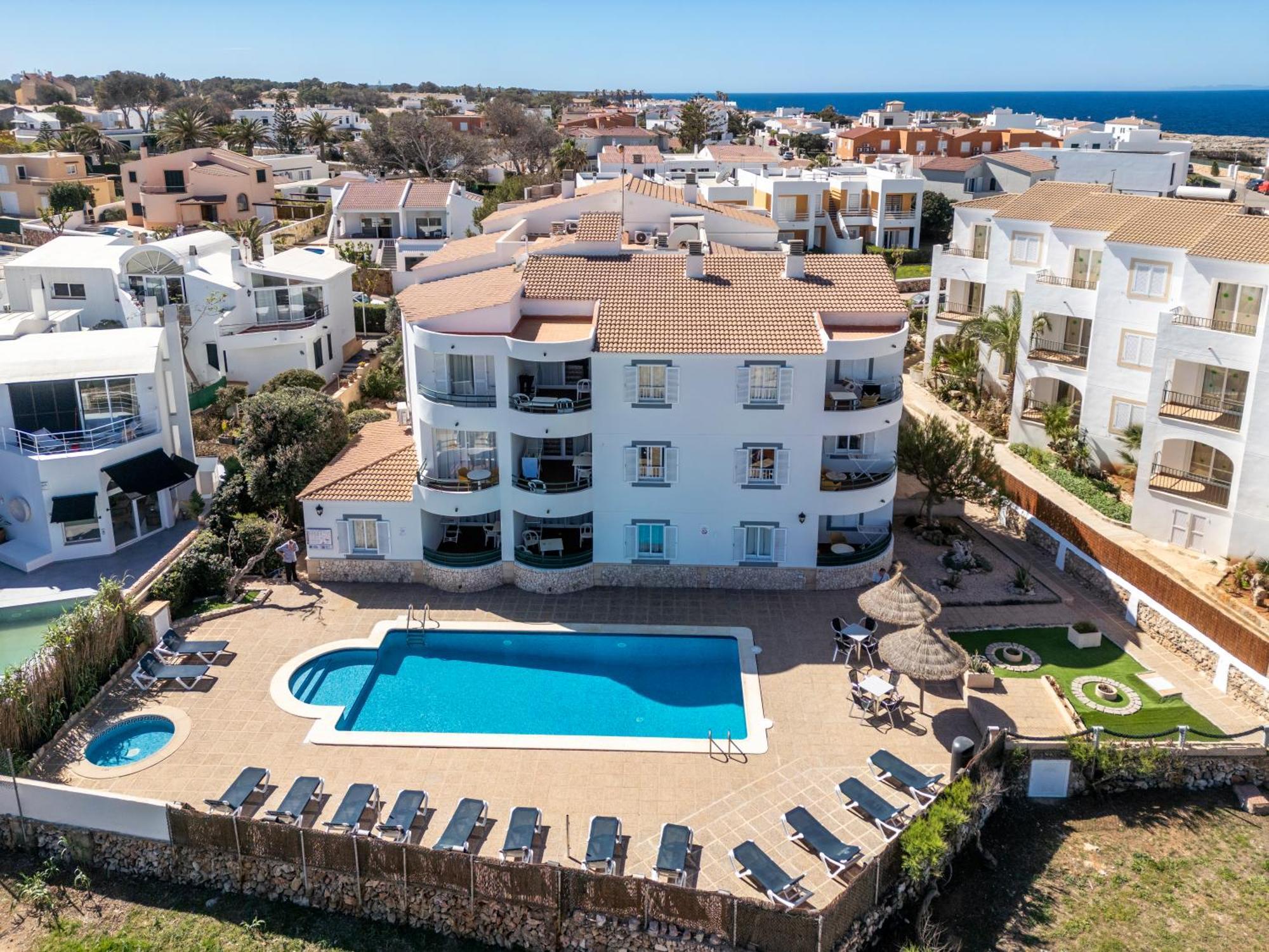 Apartamentos Sol Ponent Cala Blanca  Ngoại thất bức ảnh