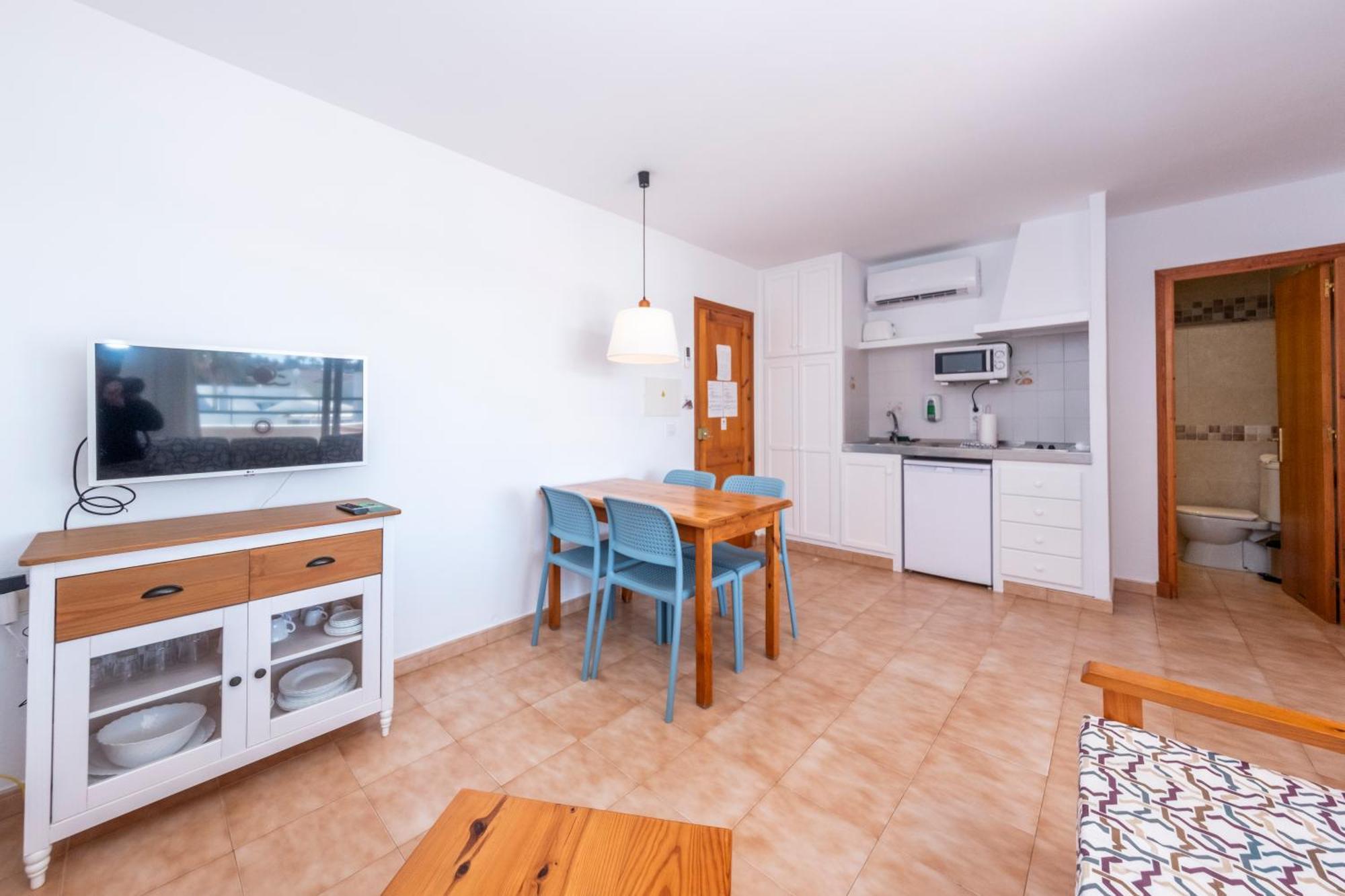 Apartamentos Sol Ponent Cala Blanca  Ngoại thất bức ảnh