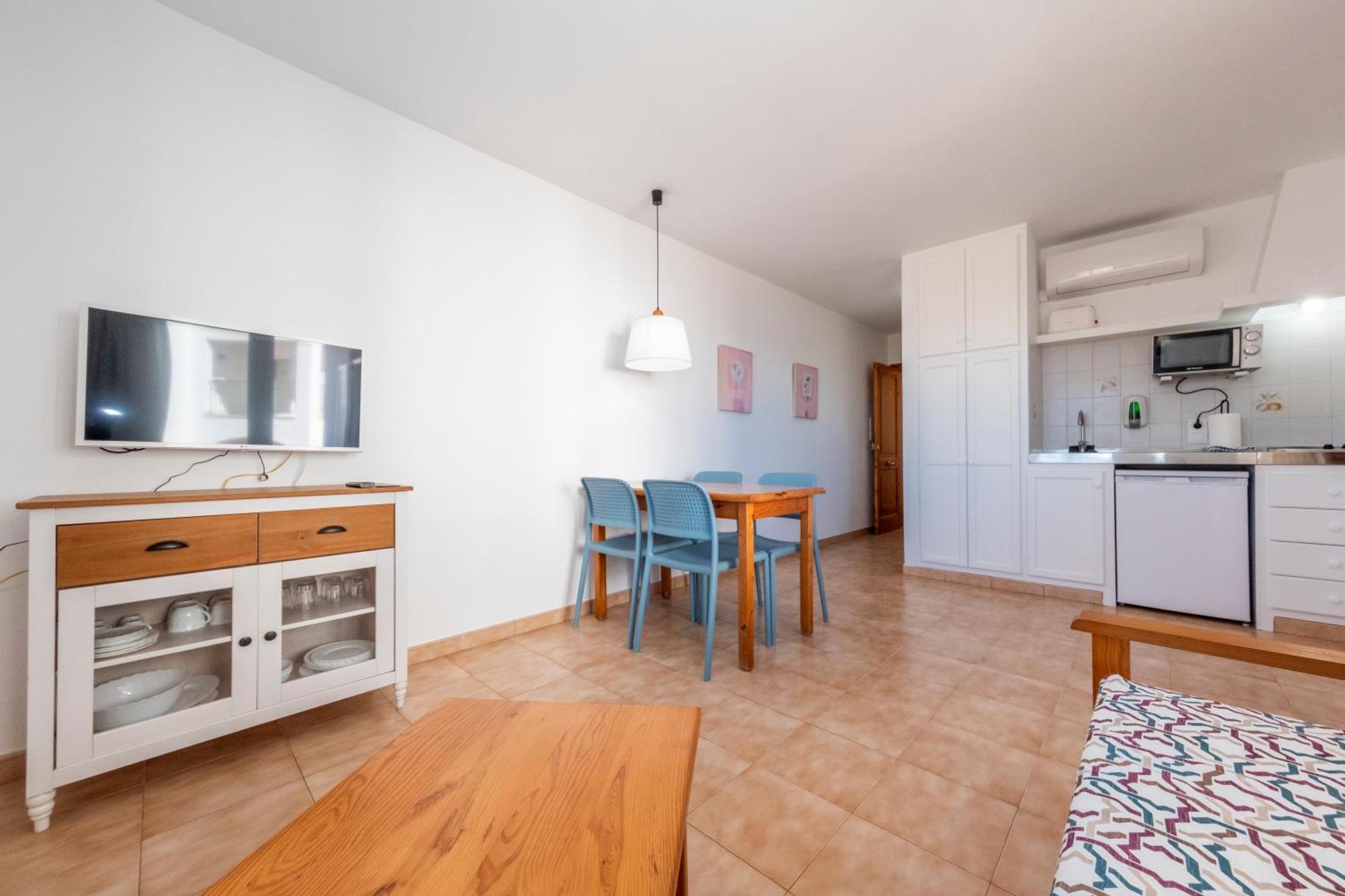 Apartamentos Sol Ponent Cala Blanca  Ngoại thất bức ảnh