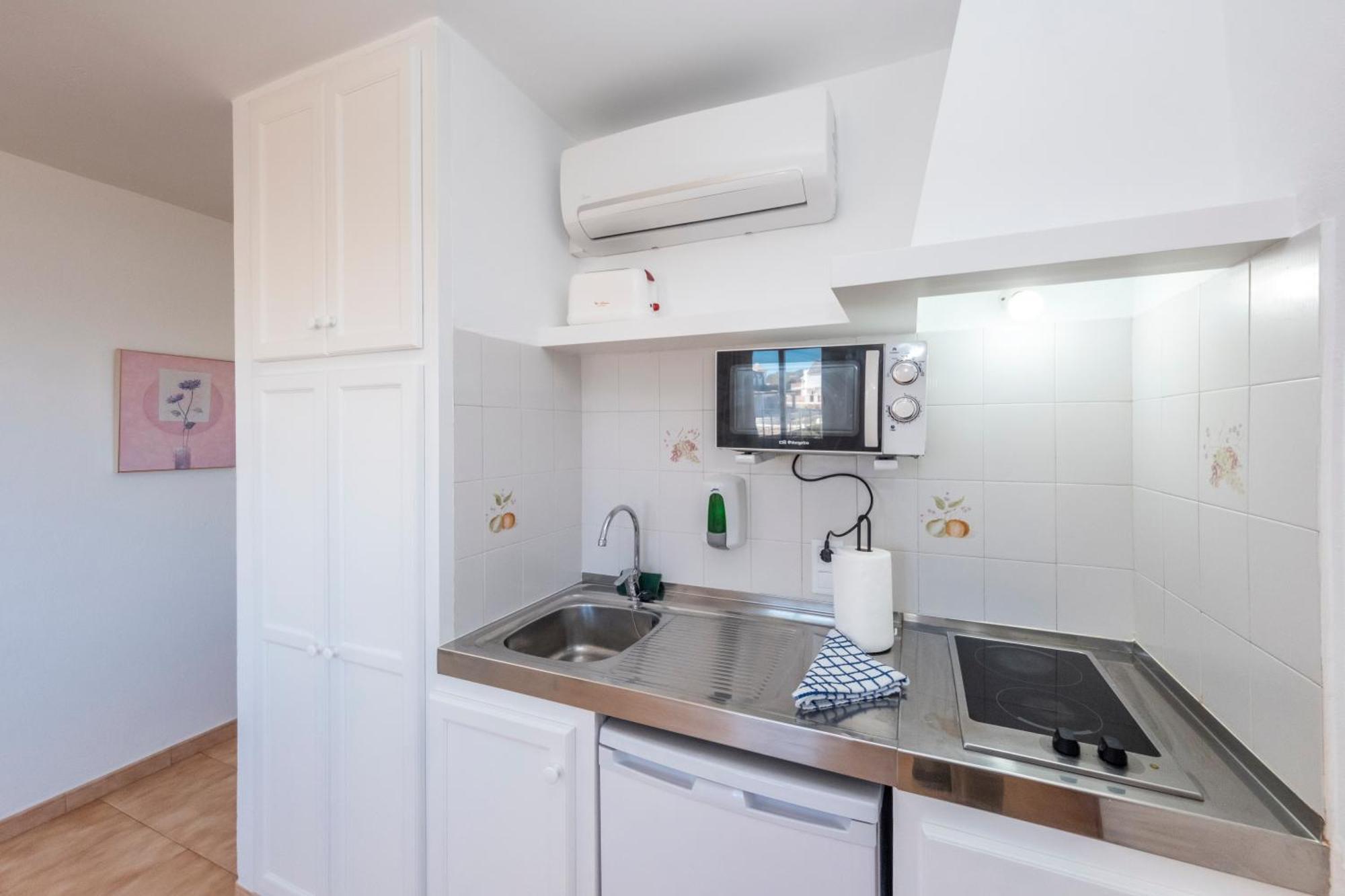 Apartamentos Sol Ponent Cala Blanca  Ngoại thất bức ảnh