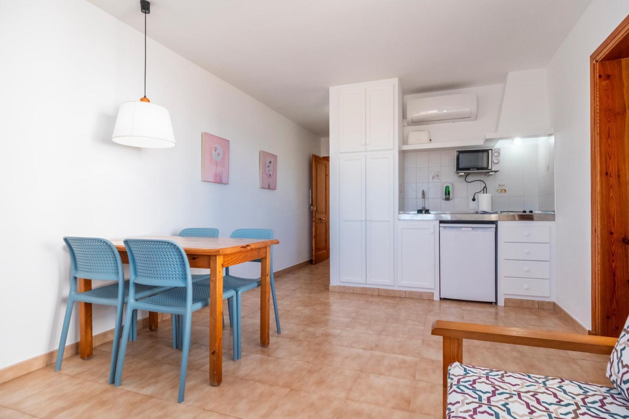 Apartamentos Sol Ponent Cala Blanca  Ngoại thất bức ảnh
