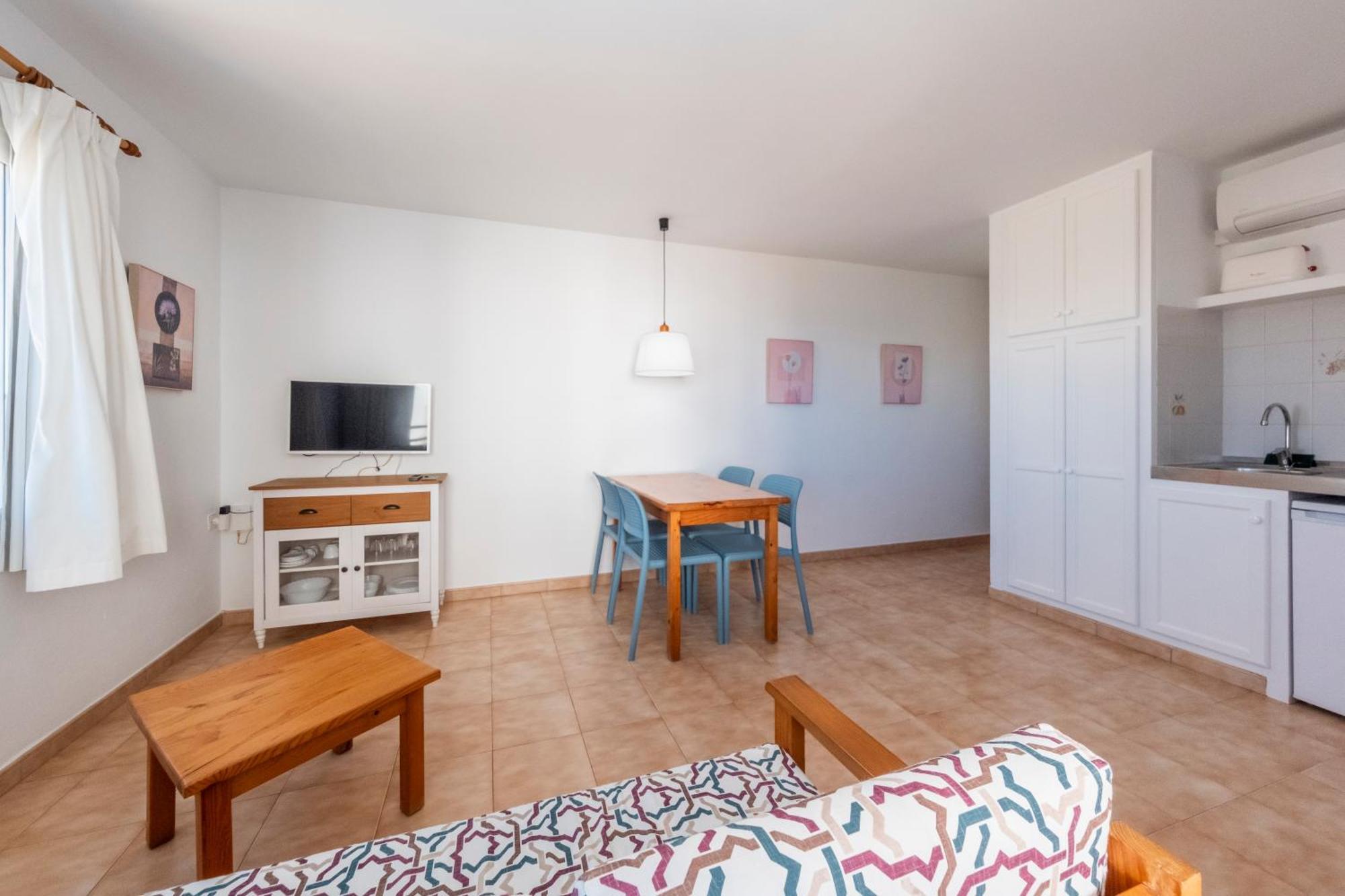 Apartamentos Sol Ponent Cala Blanca  Ngoại thất bức ảnh