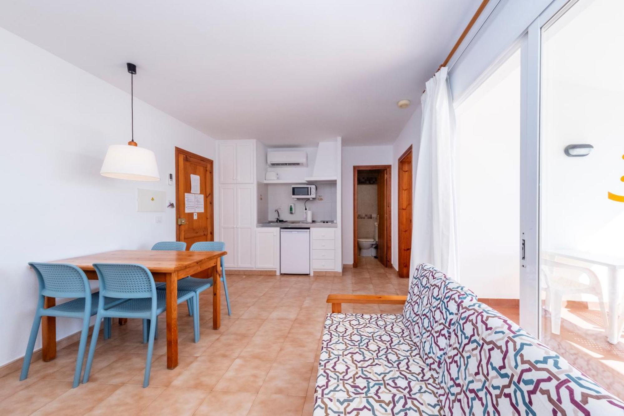 Apartamentos Sol Ponent Cala Blanca  Ngoại thất bức ảnh