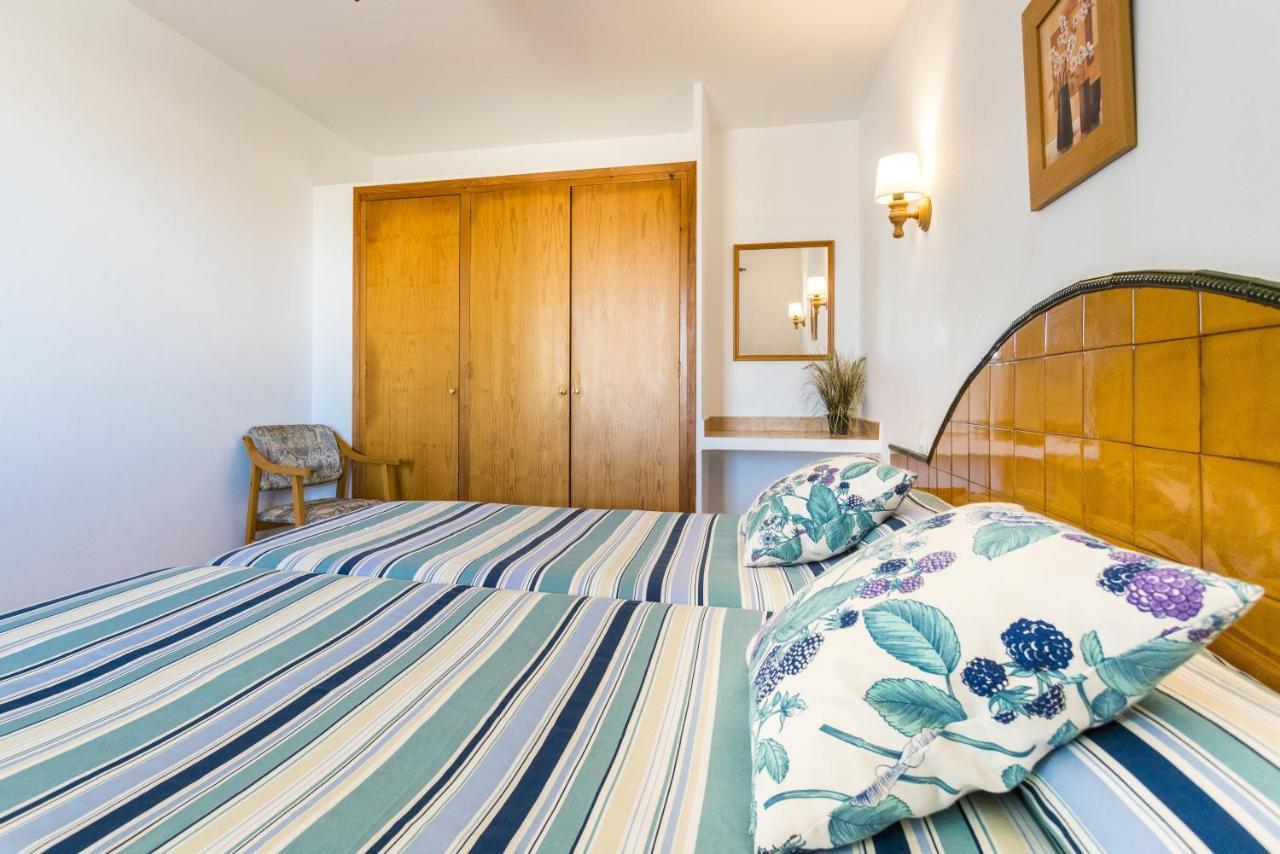 Apartamentos Sol Ponent Cala Blanca  Ngoại thất bức ảnh