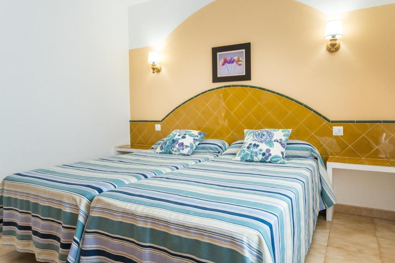 Apartamentos Sol Ponent Cala Blanca  Ngoại thất bức ảnh
