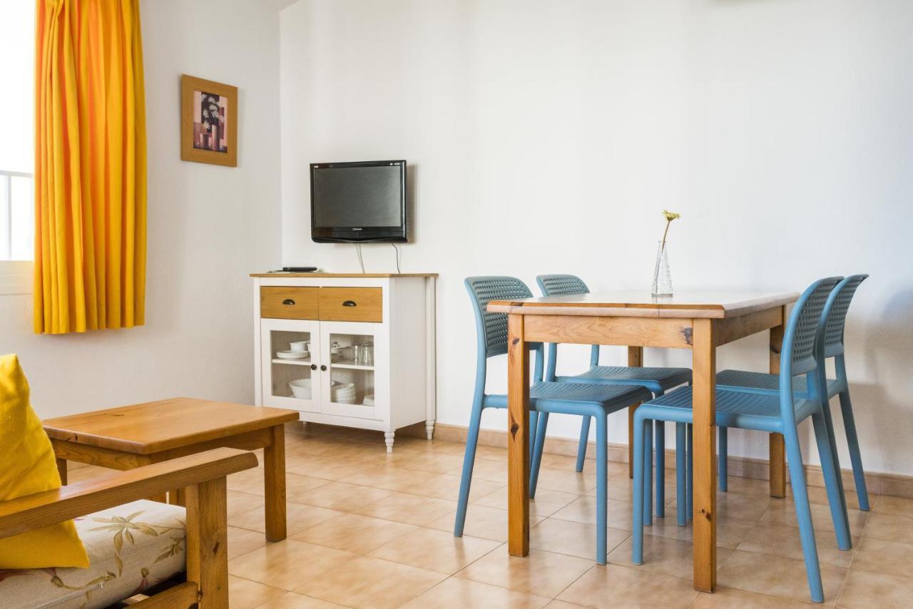 Apartamentos Sol Ponent Cala Blanca  Ngoại thất bức ảnh